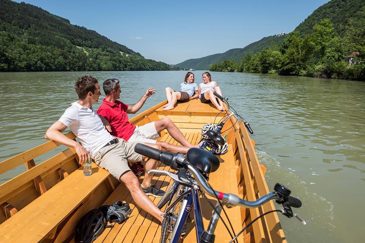 Na Dunajskej cyklotrase môžete využiť aj plavbu loďkou. Foto: ©WGD Donau Oberösterreich Tourismus/Hochhauser