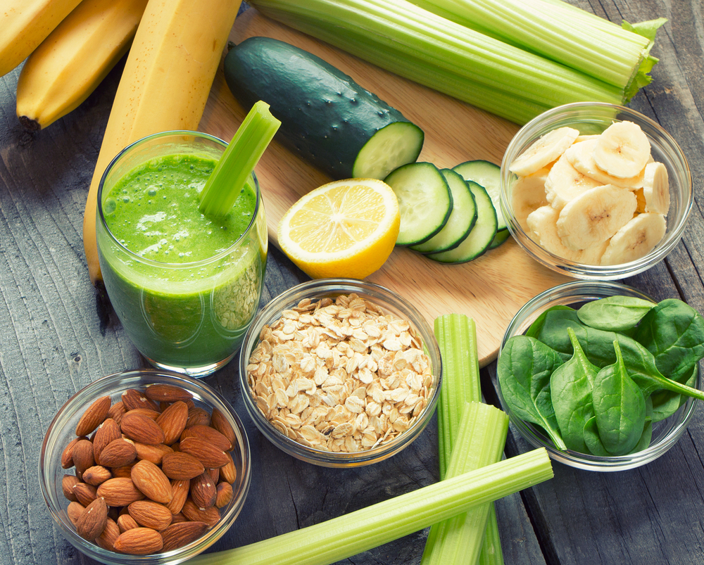 Najlepším spôsobom, ako prijímať horčík, je z prírodných potravín. Veľké množstvo horčíka obsahuje práve listová zelenina, banány, semienka a orechy. Foto: Shutterstock