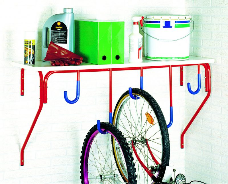 Systém na zavesenie až piatich bicyklov vo vertikálnej polohe. Zdroj: Bauhaus