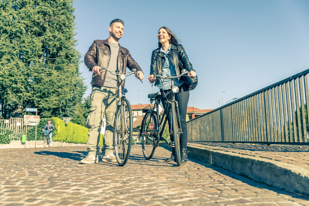 Bicykle a chodci. Zdroj: Shutterstock