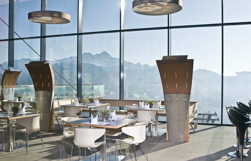 Interiér reštaurácie Adler Lounge.