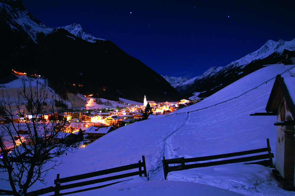 Sánkarska dráha v noci. Foto: ©Tourismusverband Stubai Tirol/Elferlifte Neustift