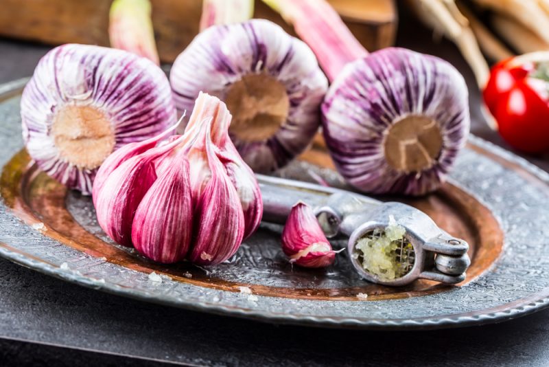 Keď chcete z cesnaku vyťažiť maximum, používajte ho surový. Foto: Shutterstock
