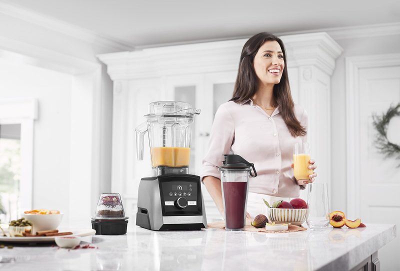 Zamestnaný človek nemá čas stále vyvárať. Príprava smoothies je nielen zdravá, ale vám šetrí aj váš vzácny čas.