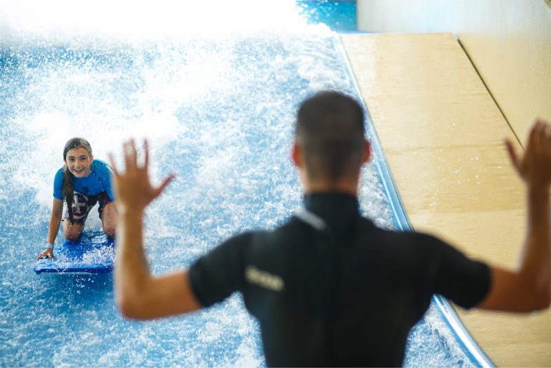 Naučte sa surfovať pod dohľadom profesionálneho inštruktora.