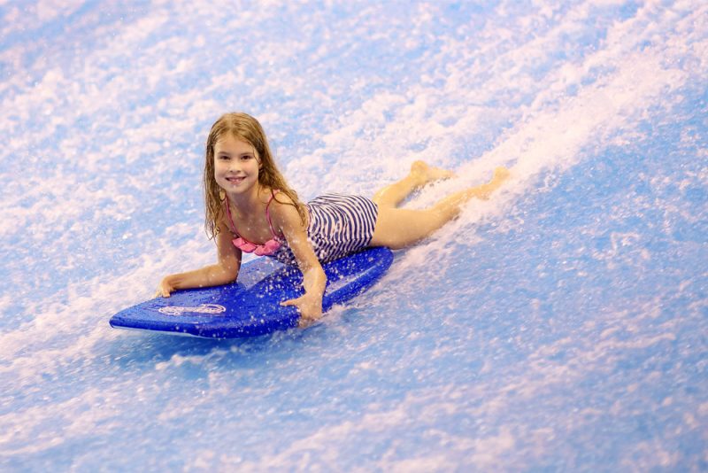 Surfovať môžu aj deti od 6 rokov.