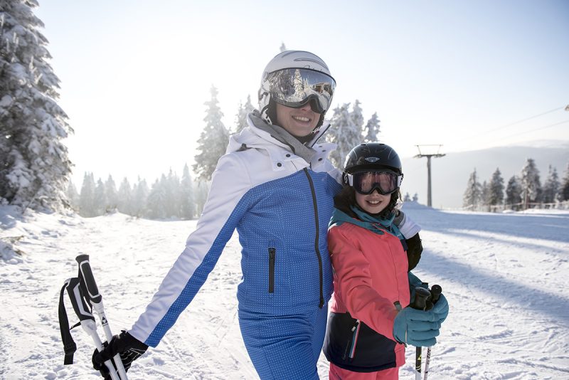V stredisku Hochficht deťom pomáha pri lyžovaní drak menom Franzi. Foto: OÖ Tourismus, Hochficht David Lugmayr