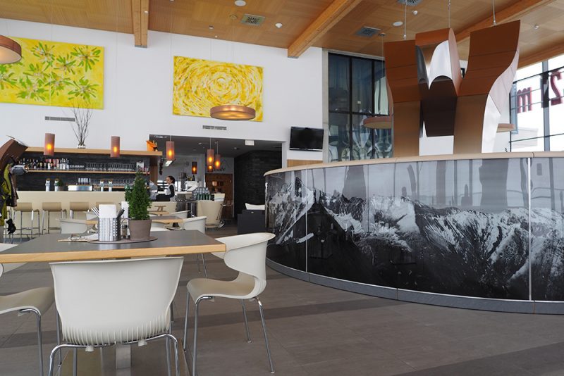 Pri hornej stanici lanovky „hniezdi“ reštaurácia Adler Lounge - najvyššie položená reštaurácia s Michelinovou hviezdou vo Východnom Tirolsku.