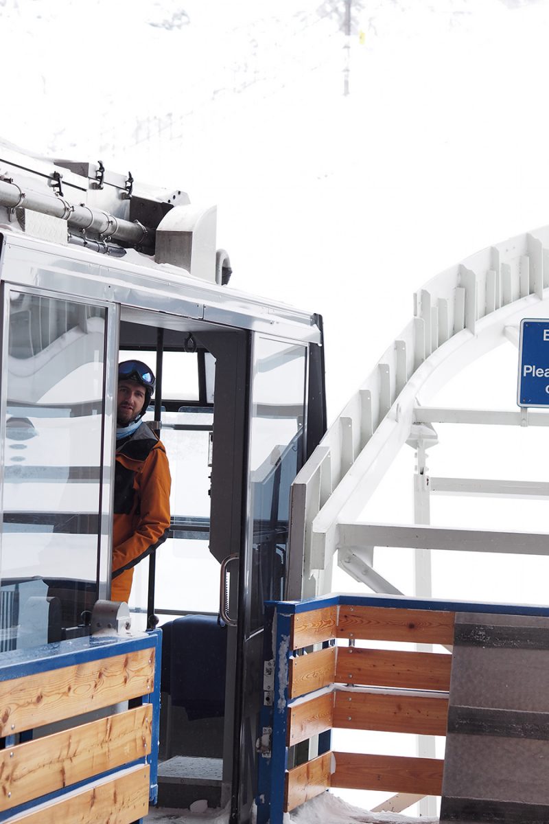 Nachádza sa tu aj lanovka s najvyšším podporným stĺpom na svete s výškou 113,6 metra.