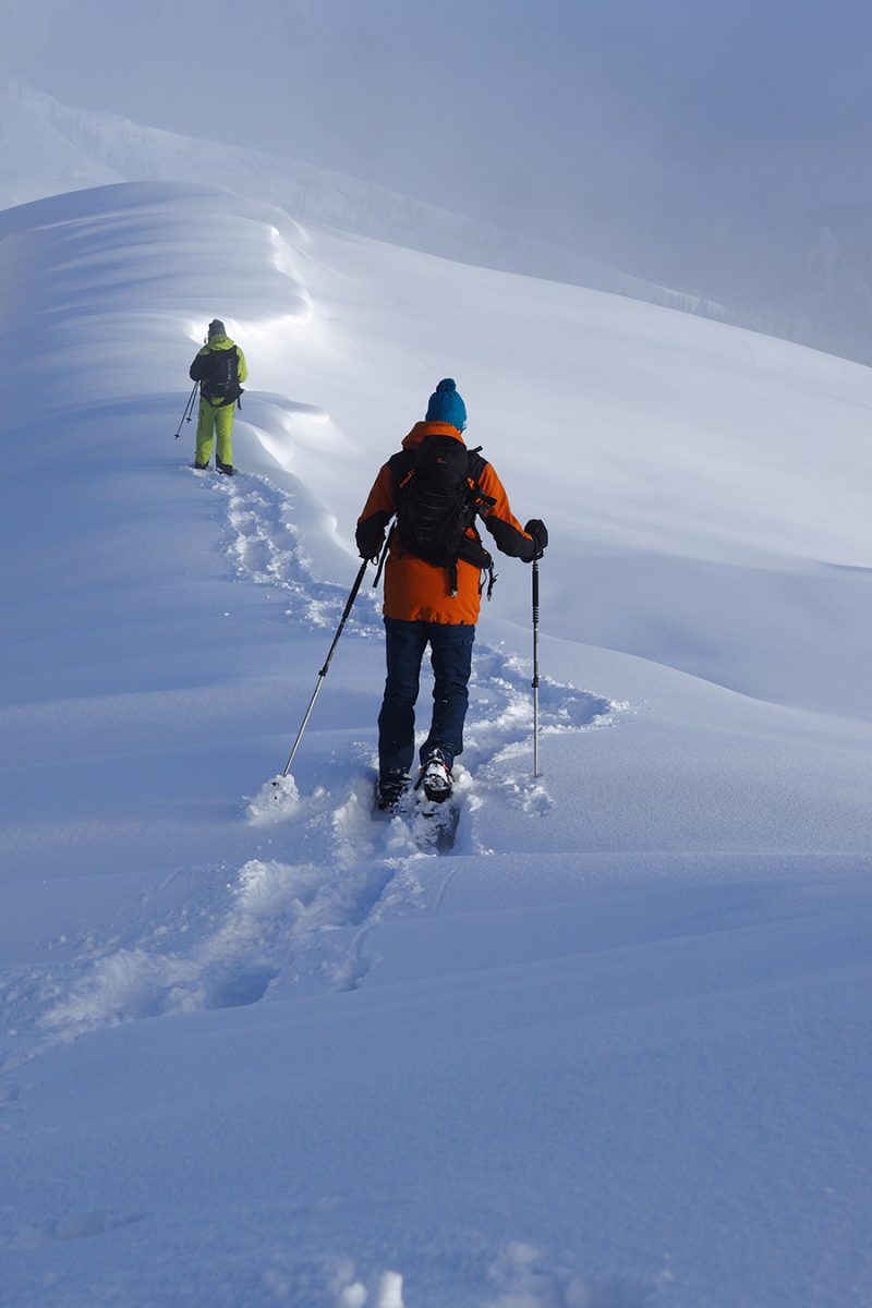Na snežniciach sme sa brodili aj prašanom a užívali si krásne výhľady.
