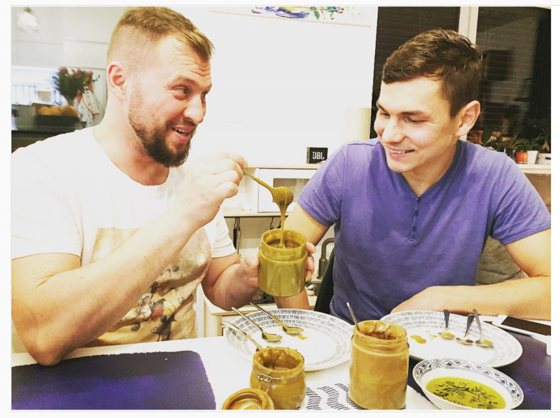 Záhumenský a Plichta s ich pistáciovým krémom. Foto: Powerlogy