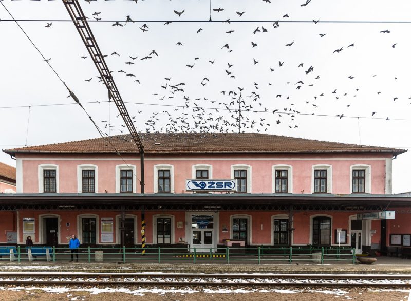 Na železničnej stanici v Štúrove. Foto: Miro Pochyba