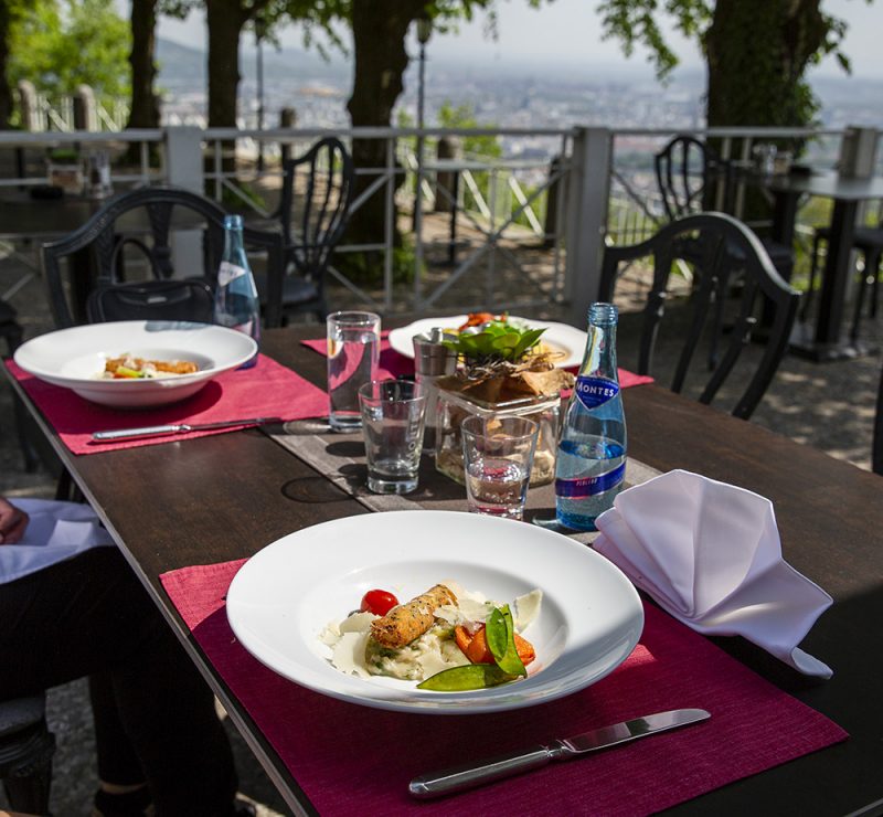 Špargľové rizoto v reštaurácii na Pöstlingbergu. Foto: Martin Matula