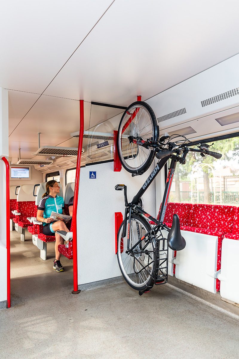 Na cyklovýlet po Záhorí sme sa aj s bicyklami prepravili vlakom. Foto: Miro Pochyba