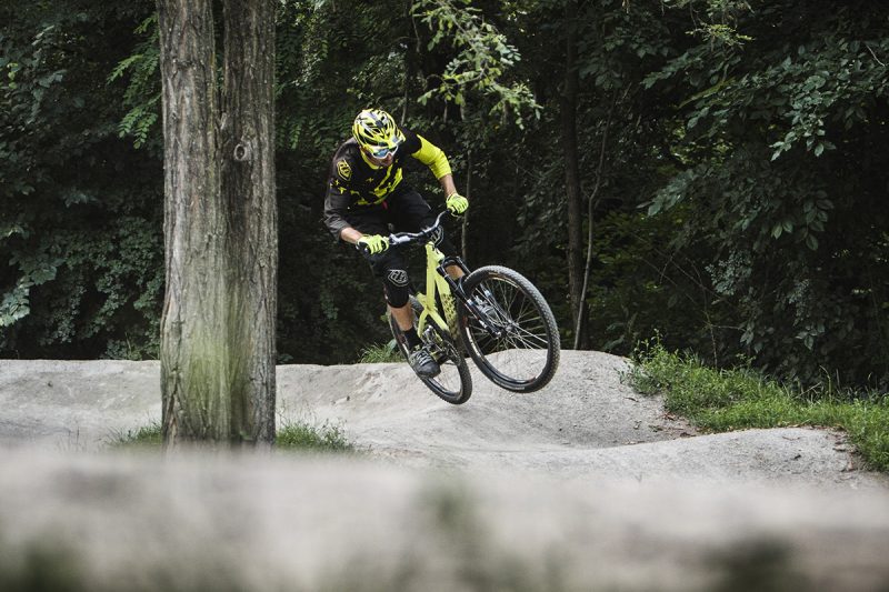 Ostriace body pokrývajú takmer celú plochu snímača, komponovať preto môžete ako na stred, tak po okrajoch fotky. Objektív: EF70-200 mm f/2,8L IS II USM + adaptér Clona: f2,8 Uzávierka: 1/800 Ohnisková vzdialenosť: 70 mm ISO: 400