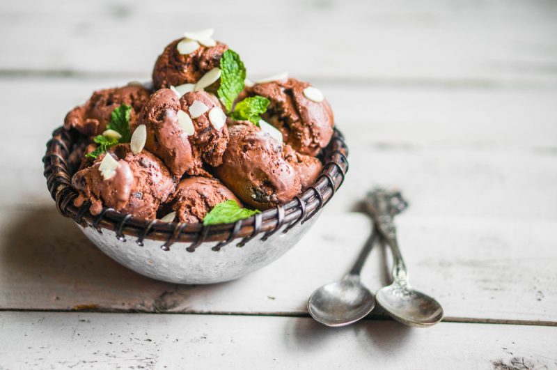Skutočnú zmrzlinu v najvyššej kvalite a s dokonalou chuťou si vyrobíte, len keď použijete kvalitné ingrediencie a prístroj na výrobu domácej zmrzliny. Foto: Shutterstock