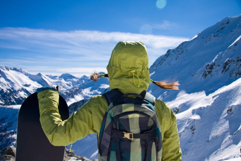 Neizolovaná shellová lyžiarska bunda môže byť užitočnou poslednou vrstvou. Foto: Shutterstock