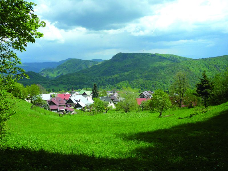 Trasa začína v obci Kordíky.