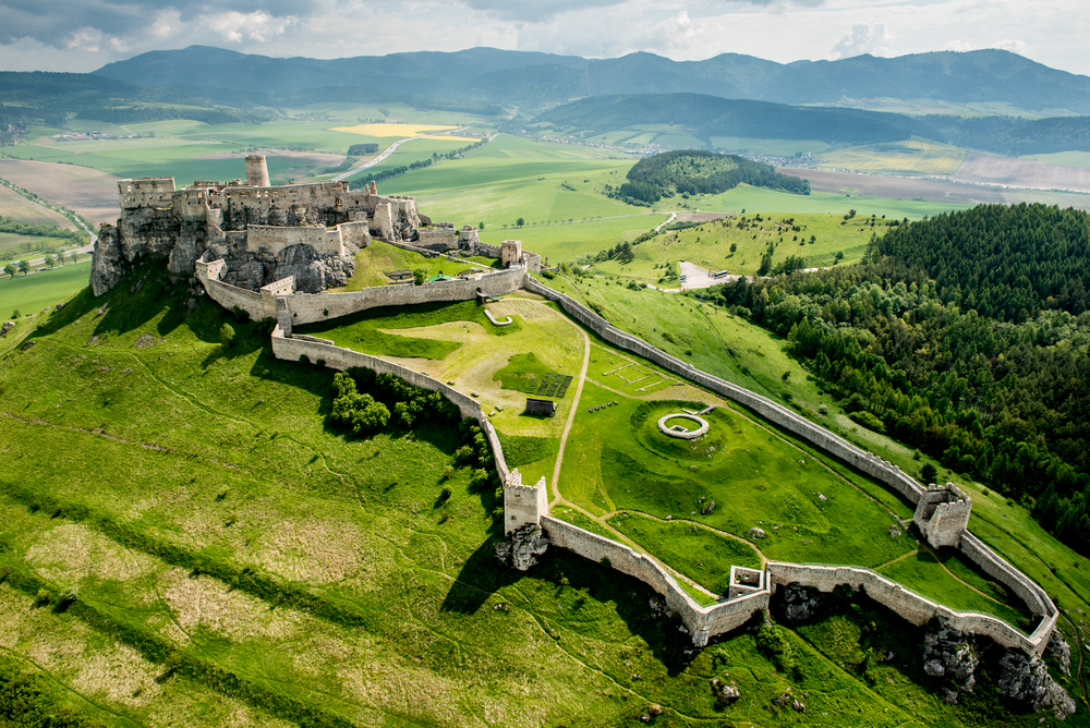 Prvá etapa prechádza okolo Spišského hradu. Foto: Shutterstock