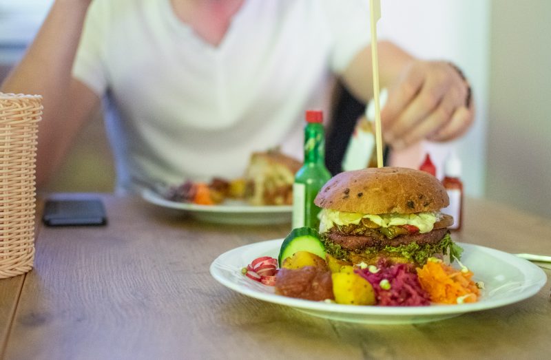 Vegánsky burger v Nitre u Pánov Baklažánov.