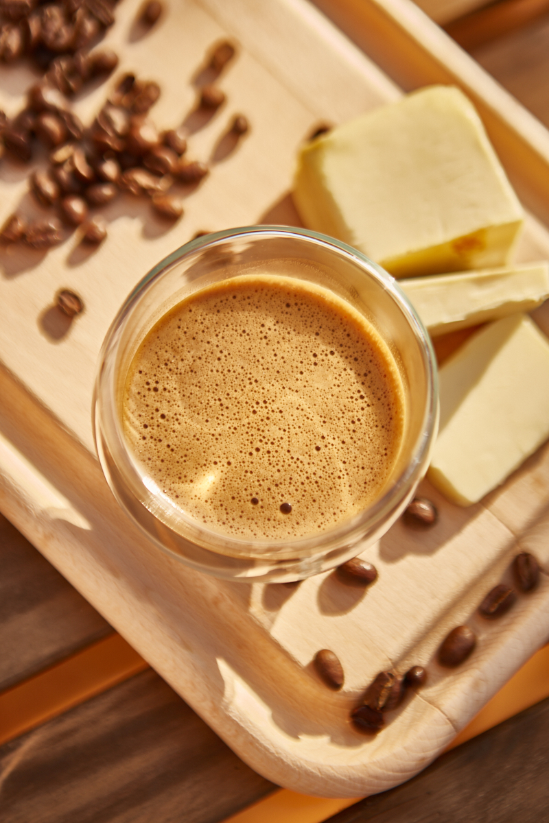 Na raňajky si môžete dať Power Coffee s maslom a MCT olejom. Foto: Powerlogy