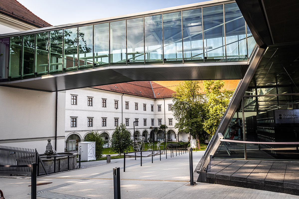 Linz sa nebojí odvážnych kombinácia moderny so starobylou architektúrou.