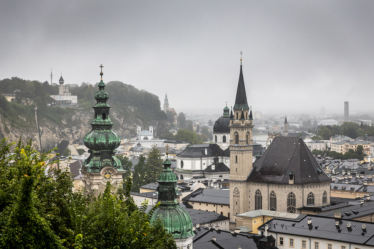 Salzburg z pevnosti. Príjmy zo soli umožnili arcibiskupom vybudovať bohaté mesto. Foto: Miro Pochyba