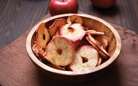 Ozdoby si môžete vyrobiť aj zo sušených jabĺčok.