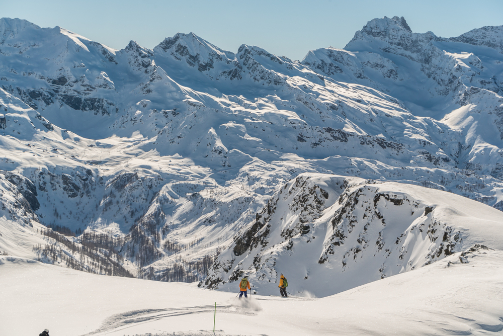 Príliš bláznivé lyžovanie. Nový lyžiarsky film s lyžiarskymi legendami.