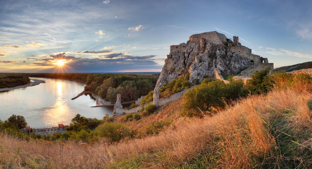 Hrad Devín a rieka Dunaj. Foto: Shutterstock