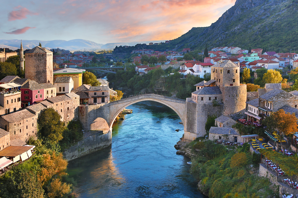Historický most v Mostare v Bosne a Hercegovine. Foto: Shutterstock
