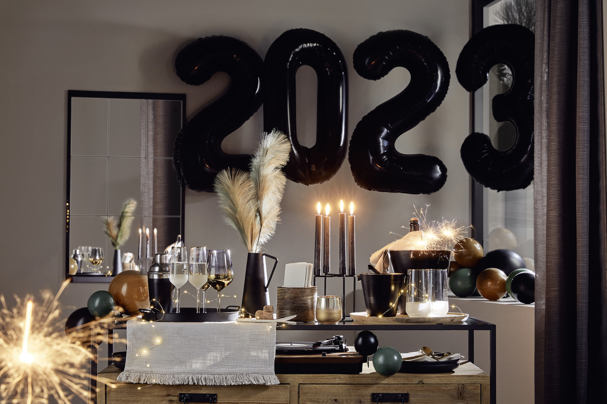 Silvestrovská oslava, vítanie roku 2023, Mobelix.