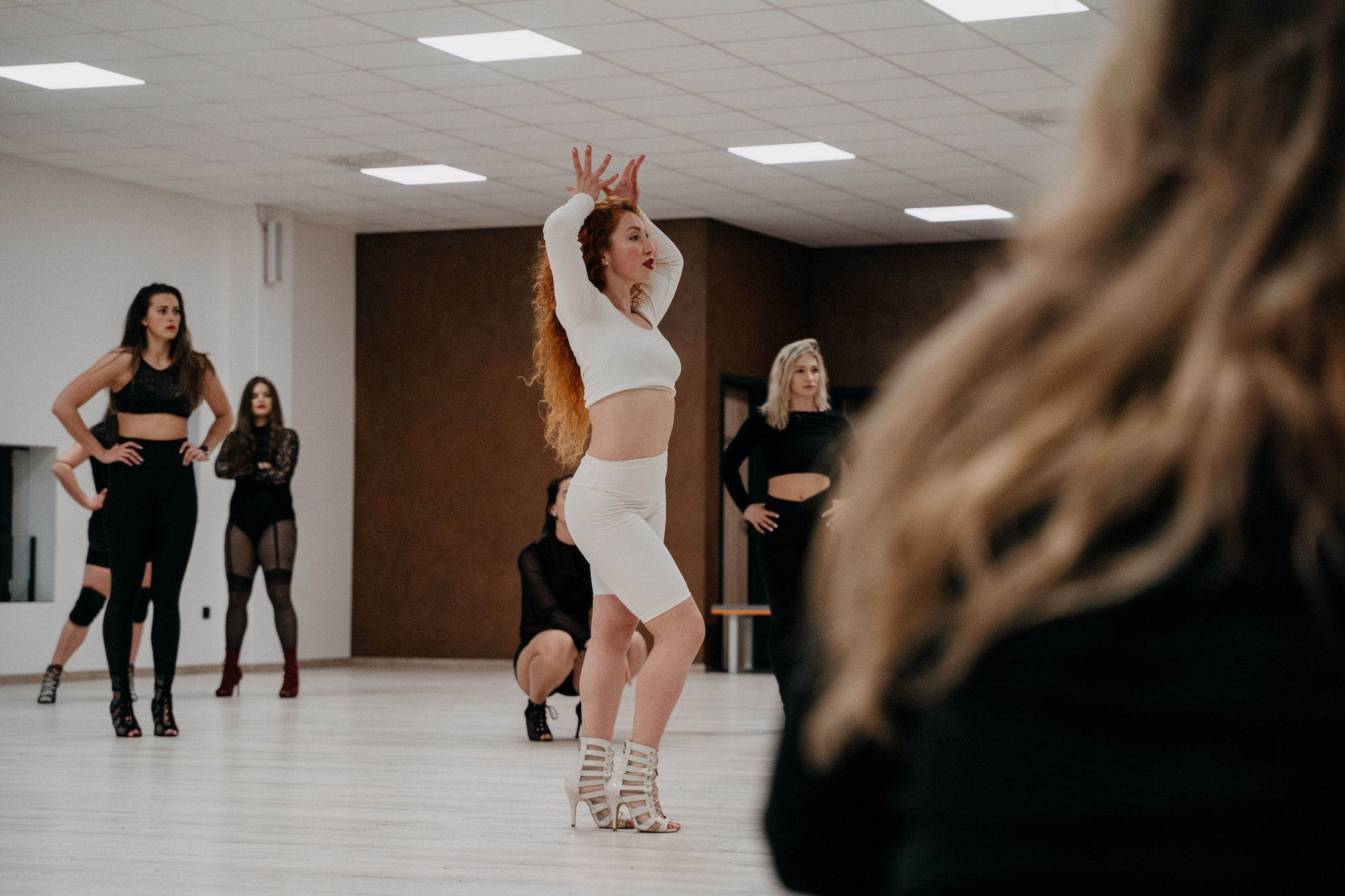 Tanečníčka Lucia Ginger Molčányiová počas hodiny tanca.