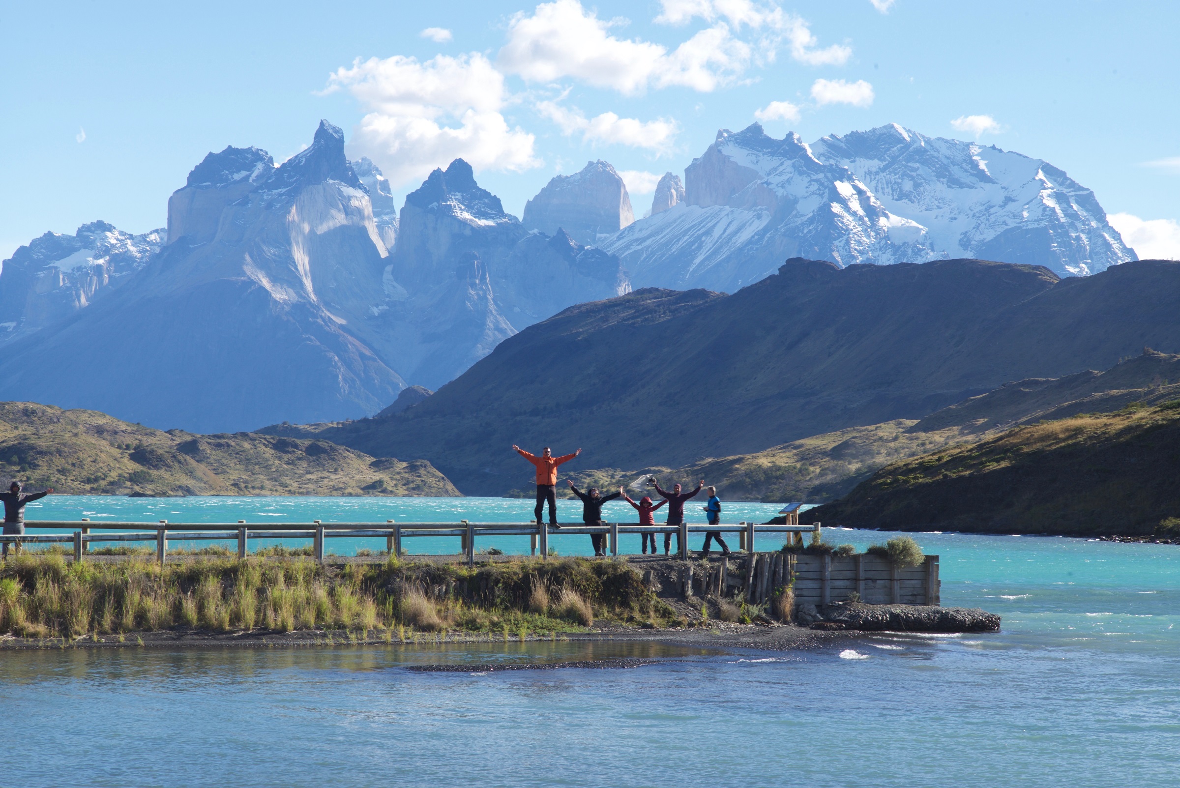 Torres del Paine je národný park v Patagónii. Pohľad na vysoké hory.