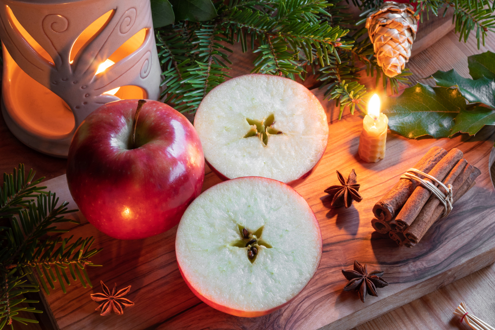 Jablko prerezané napoly, vianočná tradícia.