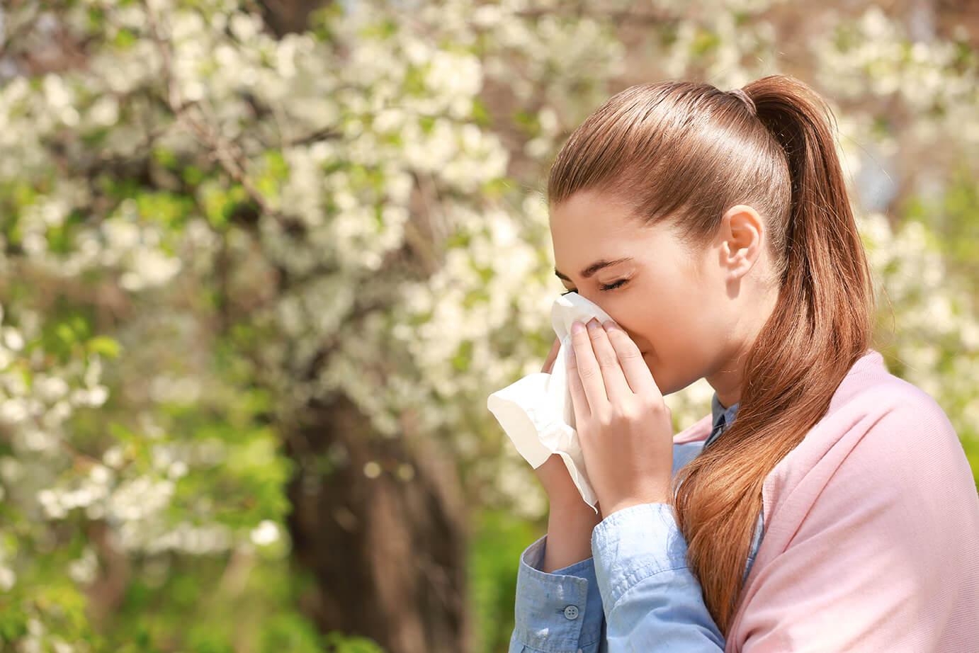 Na jar sa prejavujú alergie.
