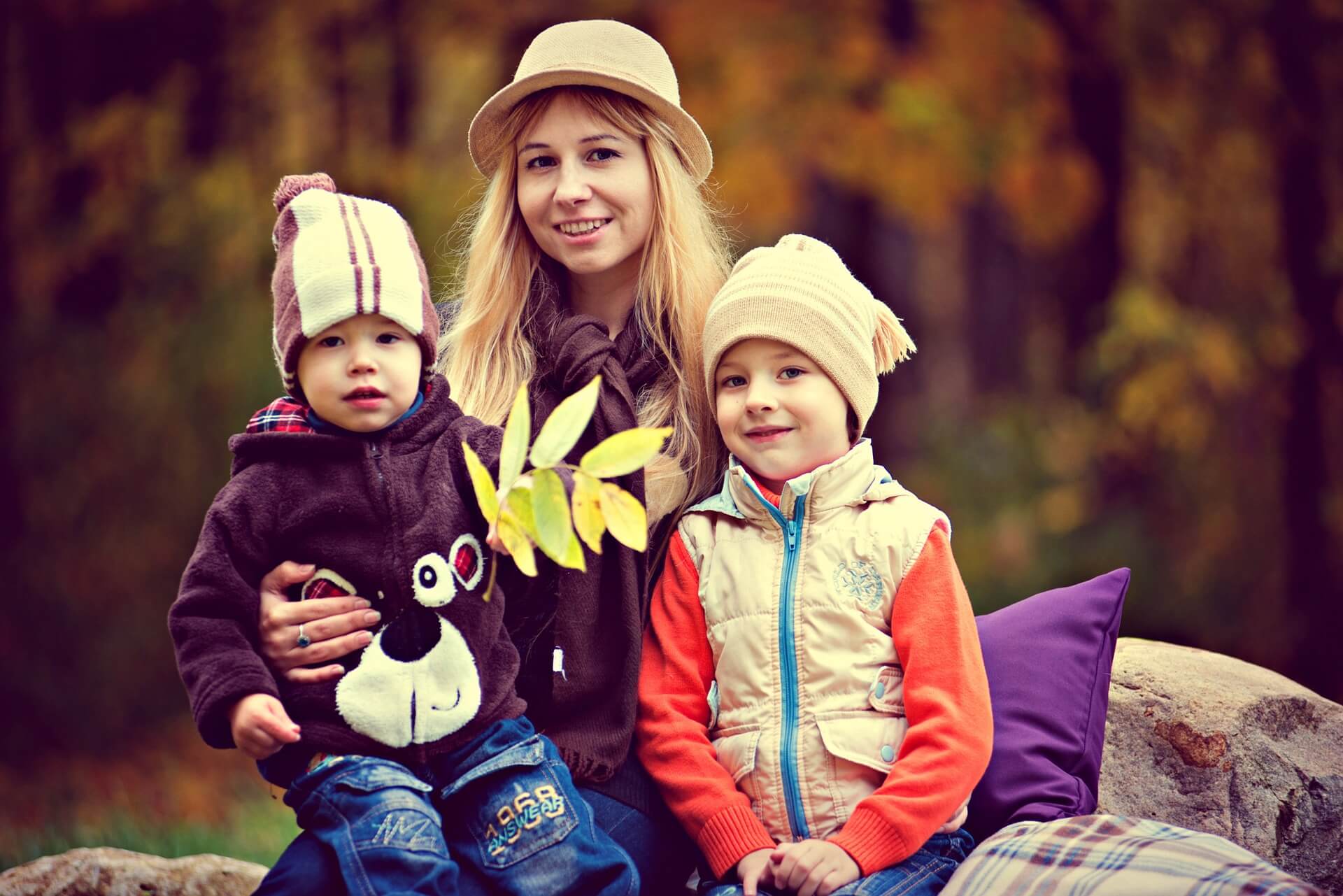 Rodina s deťmi v parku