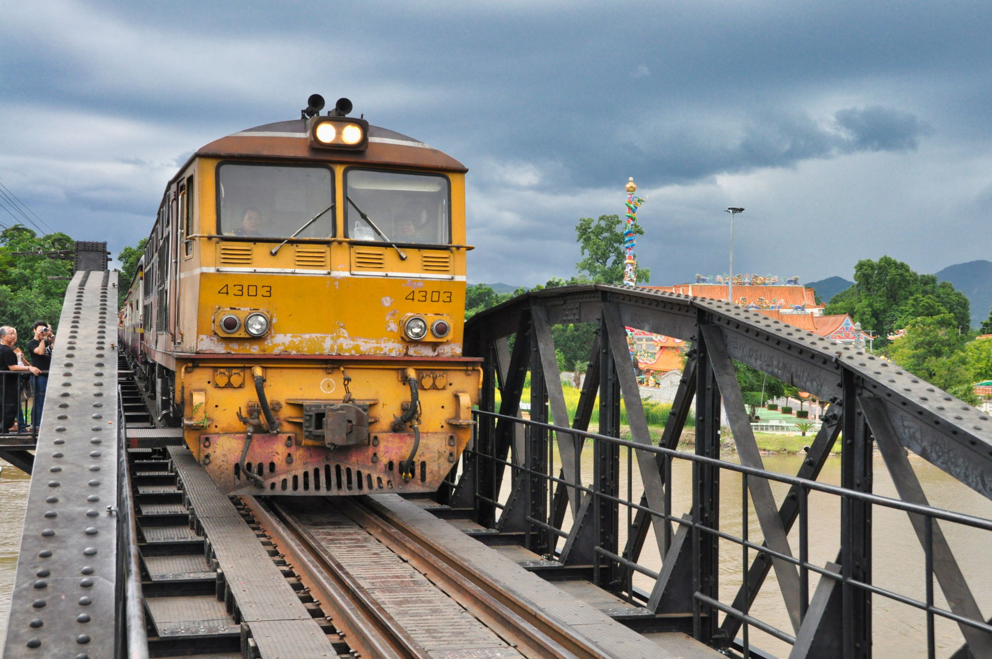 Cesta vlakom v Thajsku, BUBO