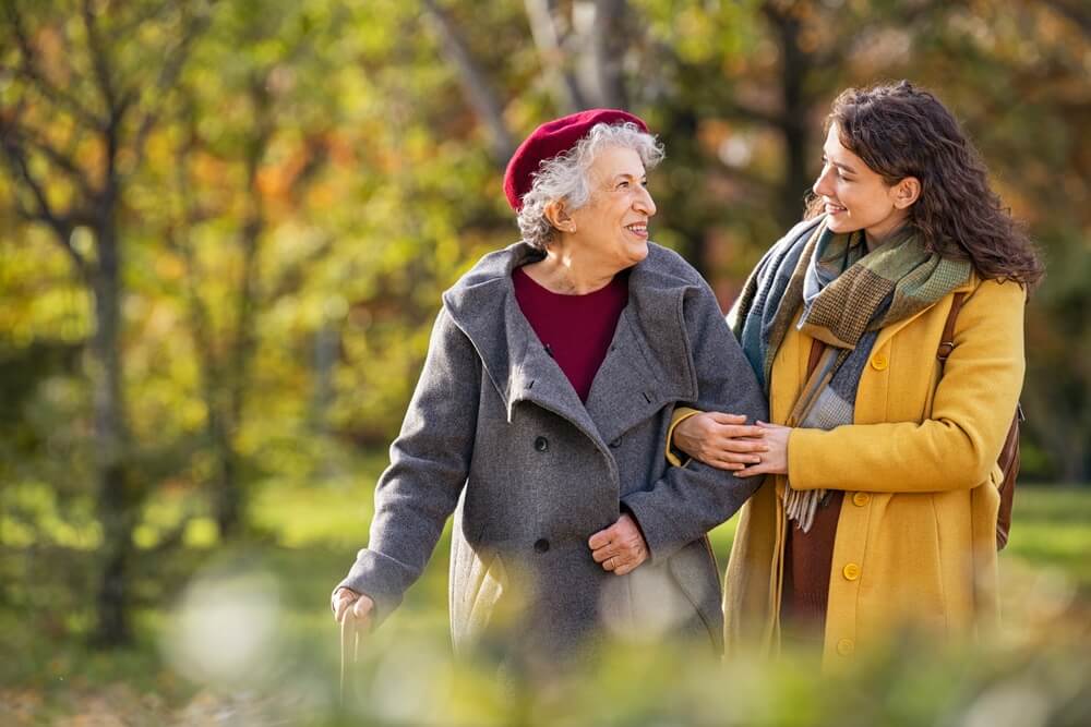 Je dôležité pomáhať aj starším ľuďom a seniorom.