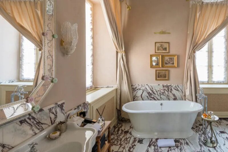 Luxusná kúpeľňa, jazero Como