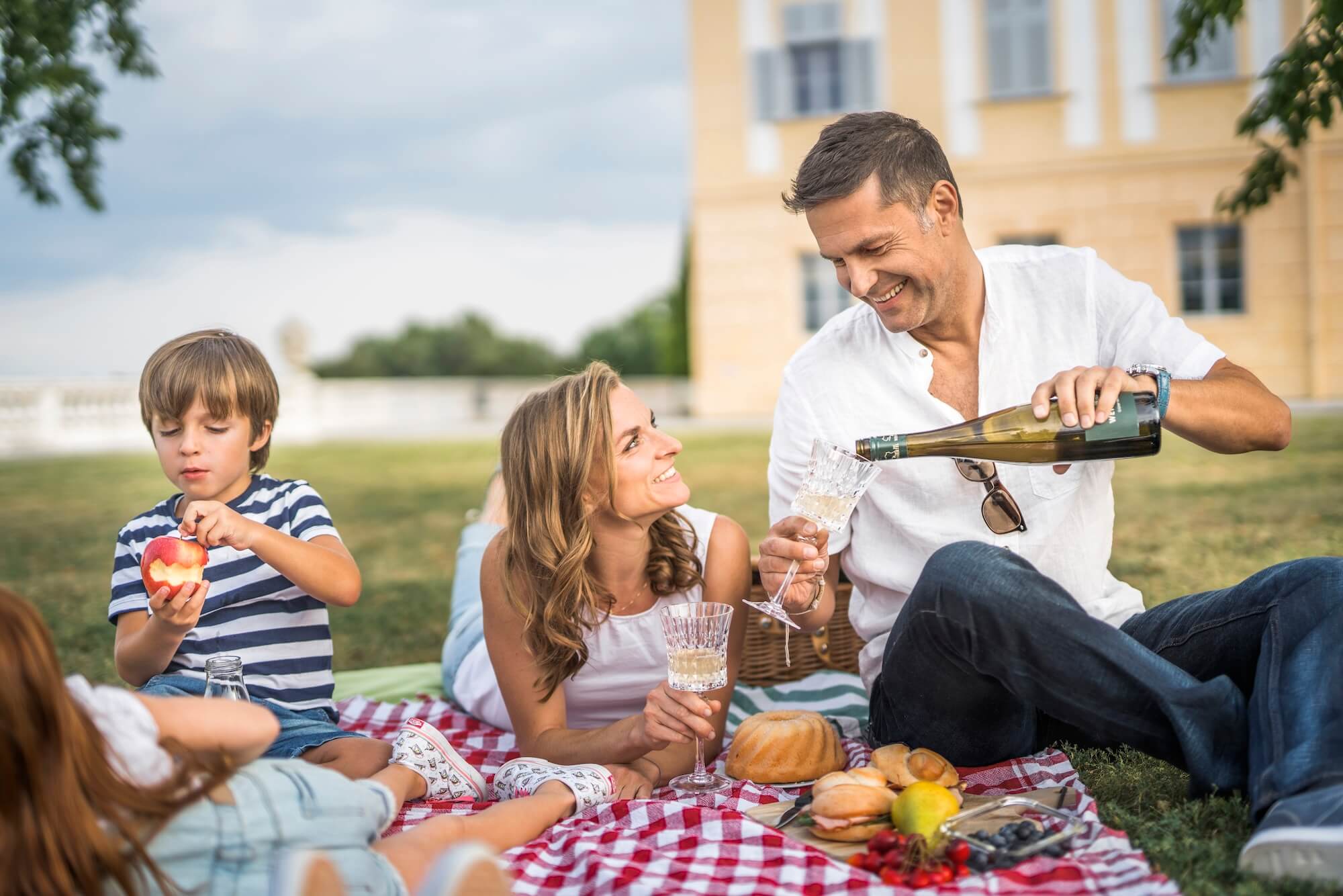 Piknik v záhradách pri zámku Schloss Hof