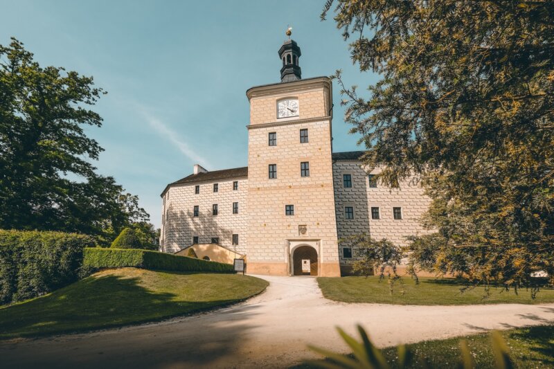 Zámok Březnice, Stredočeský kraj