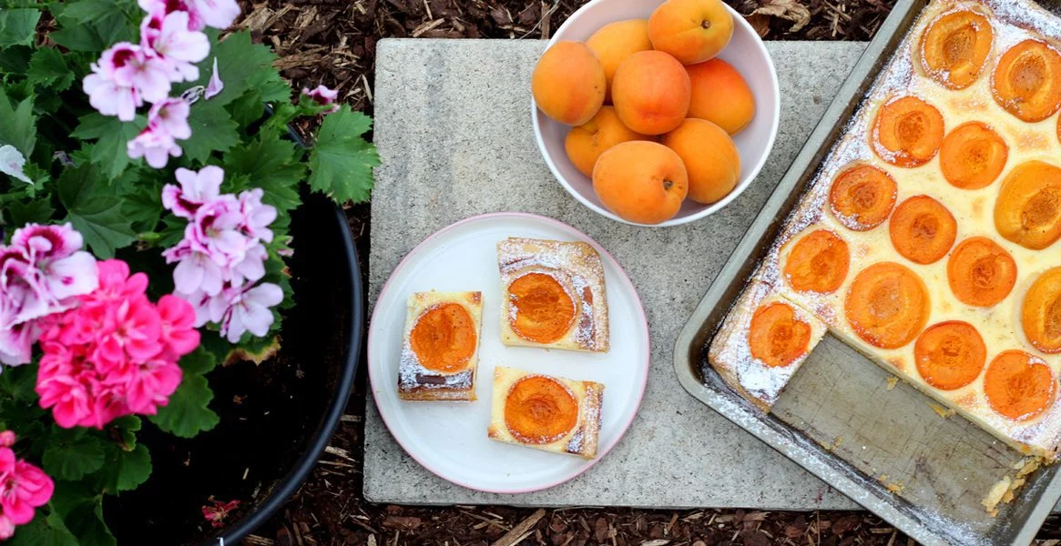 Marhuľový koláč z lístkového cesta 