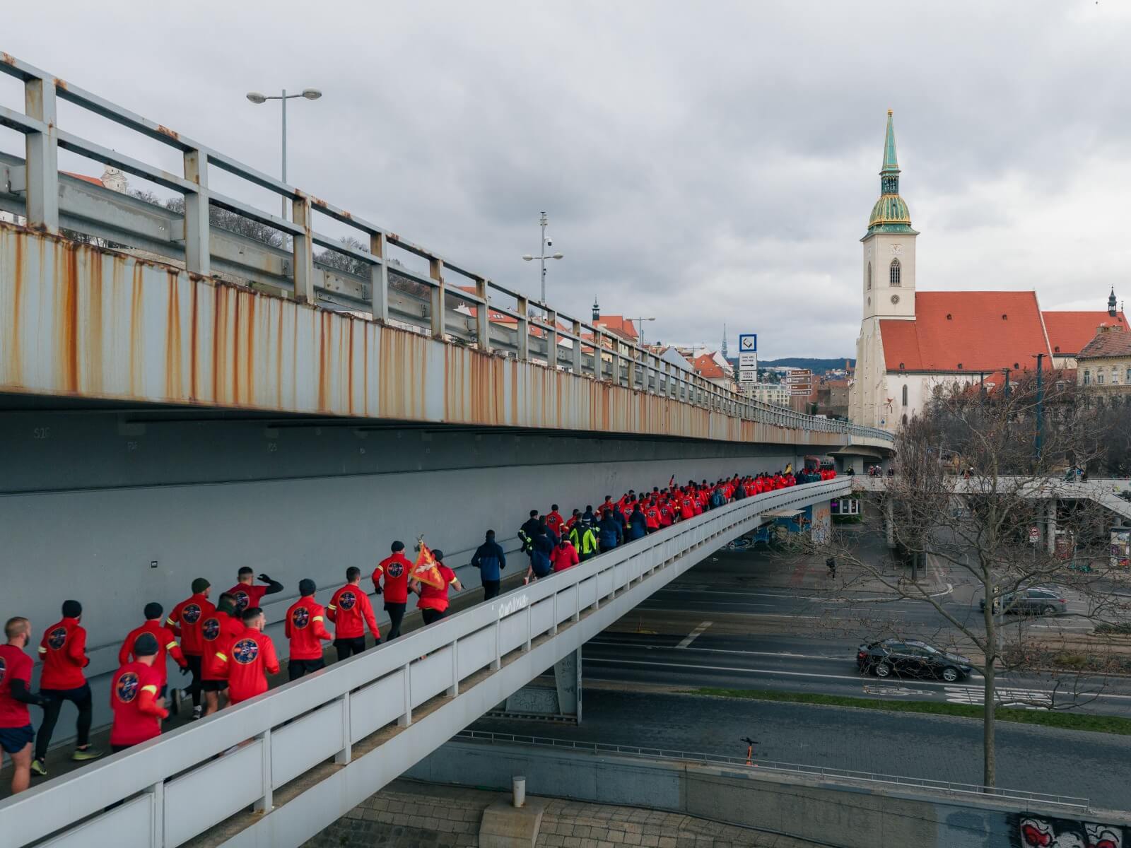 Rekordný Silvestrovský beh cez bratislavské mosty s viac ako 2000 účastníkmi
