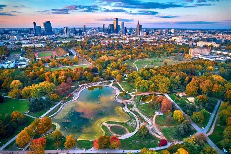 Letecký pohľad na obľúbený park vo Varšave, Pole Mokotowskie.