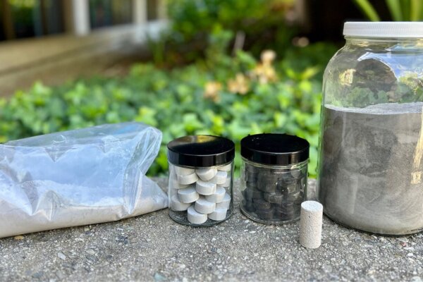 Cement Phlego v rôznych štádiách výroby.