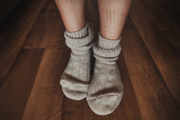 Čo to znamená, ak vás otláčajú ponožky?