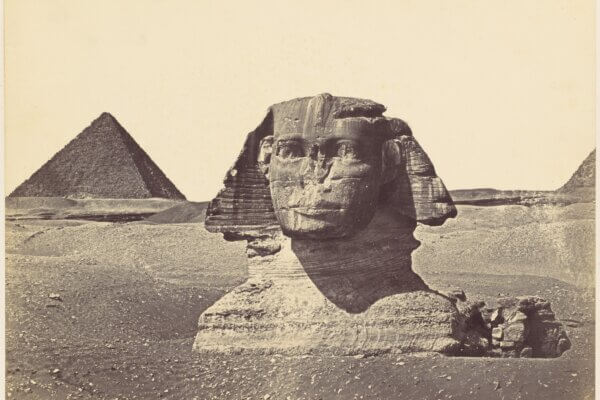 Veľká Sfinga pred úplným odhalením.