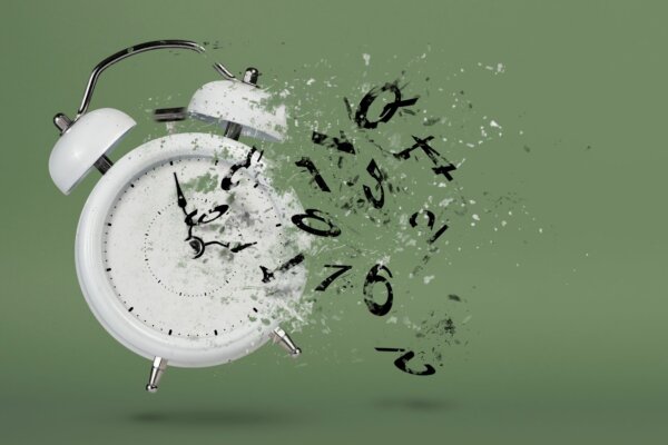 Čas môže plynúť rýchlo aj pomaly zároveň. Existuje v kvantovej superpozícii