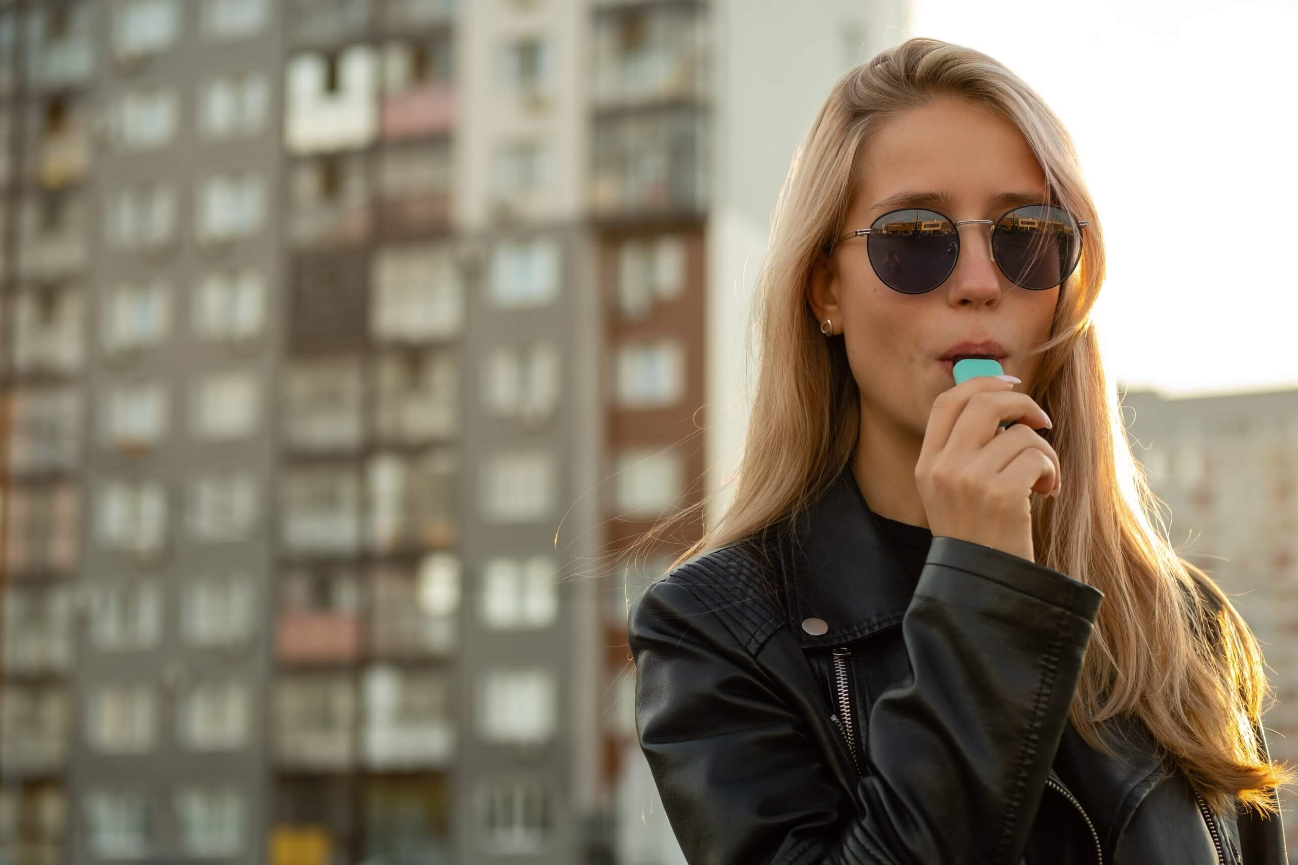 Vapovanie zrejme spôsobuje rakovinu. Vedci varujú: neopakujme chybu ako s cigaretami